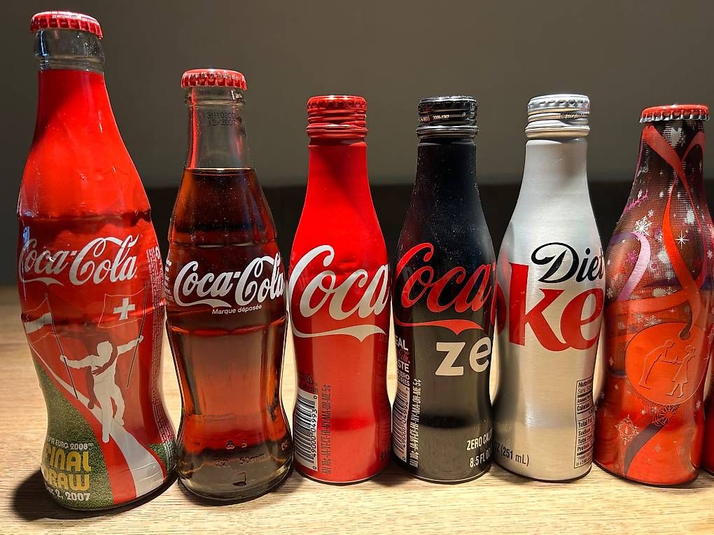 Altro in Stoviglie & Bicchieri: Coca Cola Mini Flaschen Sammlung, Sonderedition, Top Zust... – Nuovo (secondo la descrizione) da Wetzikon ZH venduto da Oliverlehmann 2