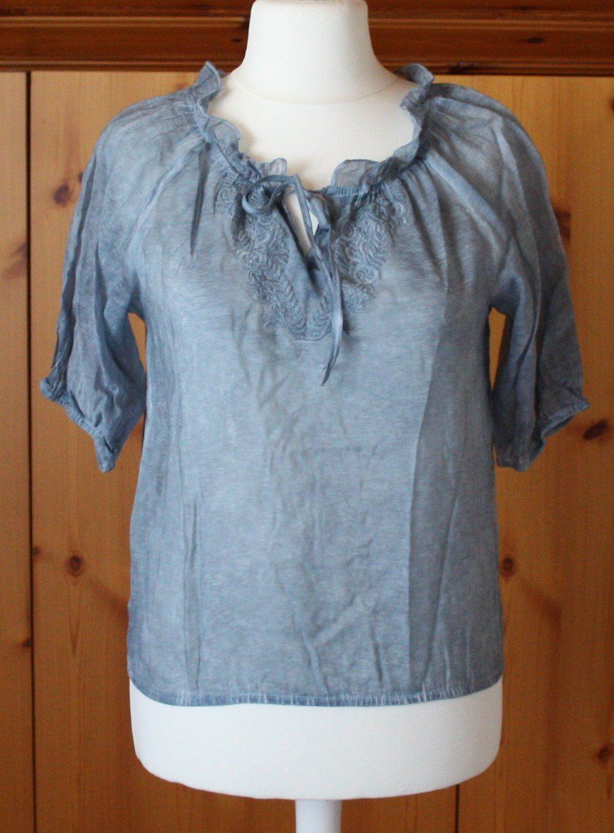 Camicette: Kurzarm Bluse hellblau Gr. M – Usato da Flüelen venduto da Diversicum-Textil