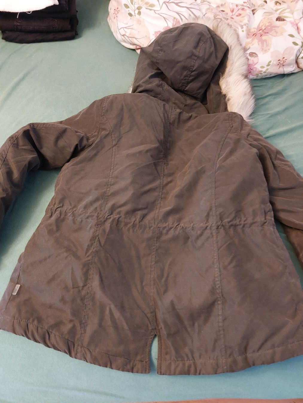 Only Jacken: Only Winterjacke mit Kapuze, Khaki, Grösse M – Neu (gemäss Beschreibung) aus Gwatt (Thun) von B.D.999 3