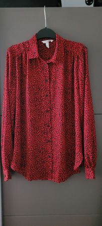 Chemise H&M rouge motif léopard, état neuf taille S/36