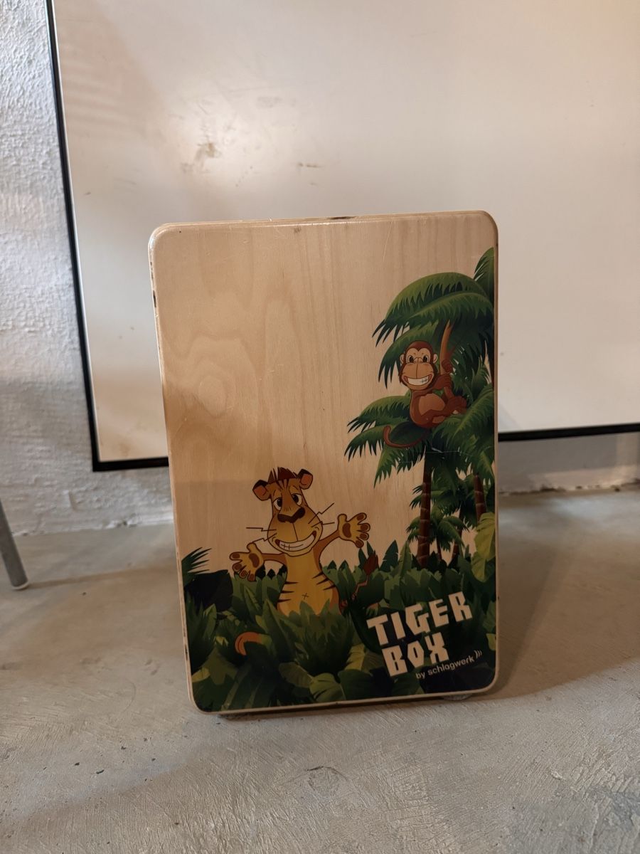 Strumenti musicali: Schlagwerk Tigerbox Cajon Kinder Percussion Holz – Usato da Herrenschwanden venduto da Onliner2