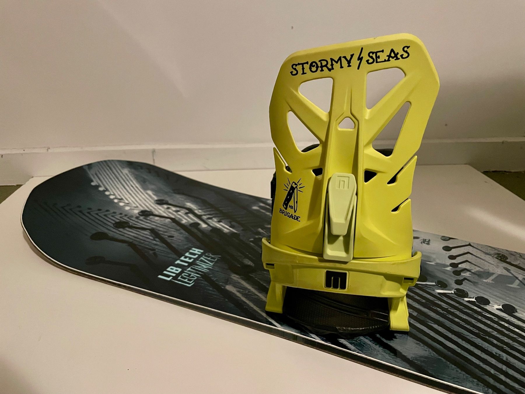 Lib Tech Board: Lib Tech Legitimizer Snowboard 147 mit Now Brigade Bindung – Usato da Triesenberg venduto da wintersunfun 1