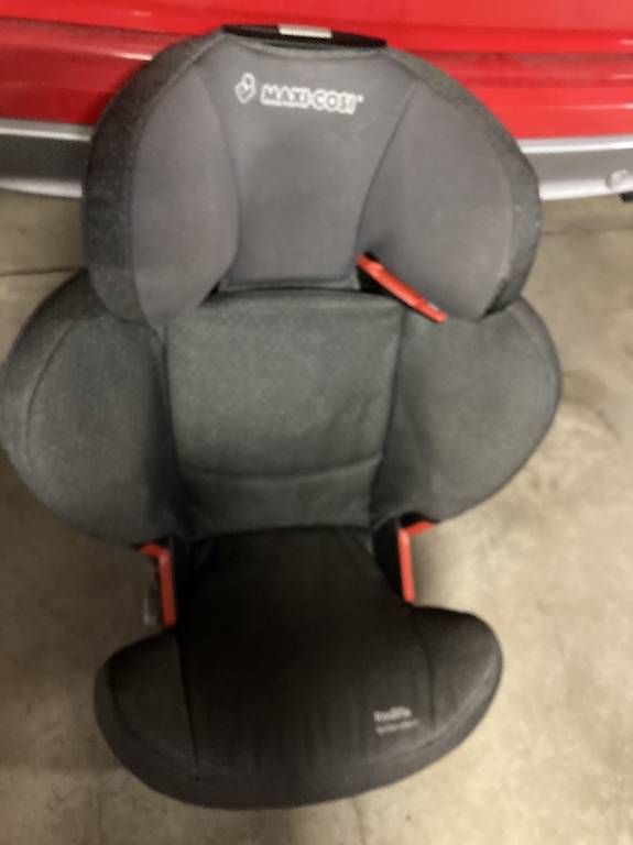 Seggiolini per auto: Maxi-Cosi Kindersitz 3-12 – Usato da Greifensee venduto da Greifensee12 1