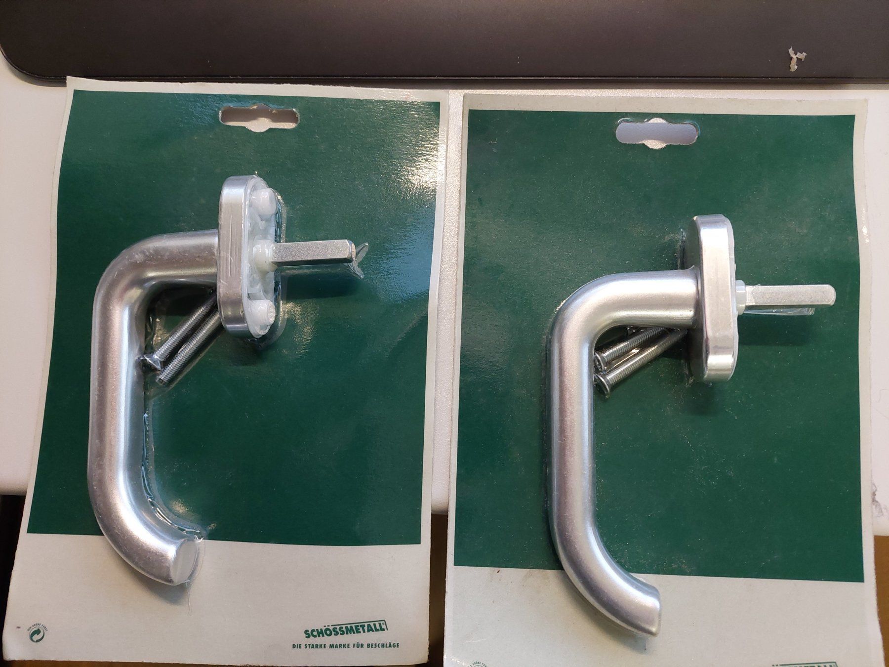 Finestre: 2x Fenstergriffe unsichtbar verschraubt – Nuovo e nell'imballaggio originale da Reinach AG venduto da Amroch
