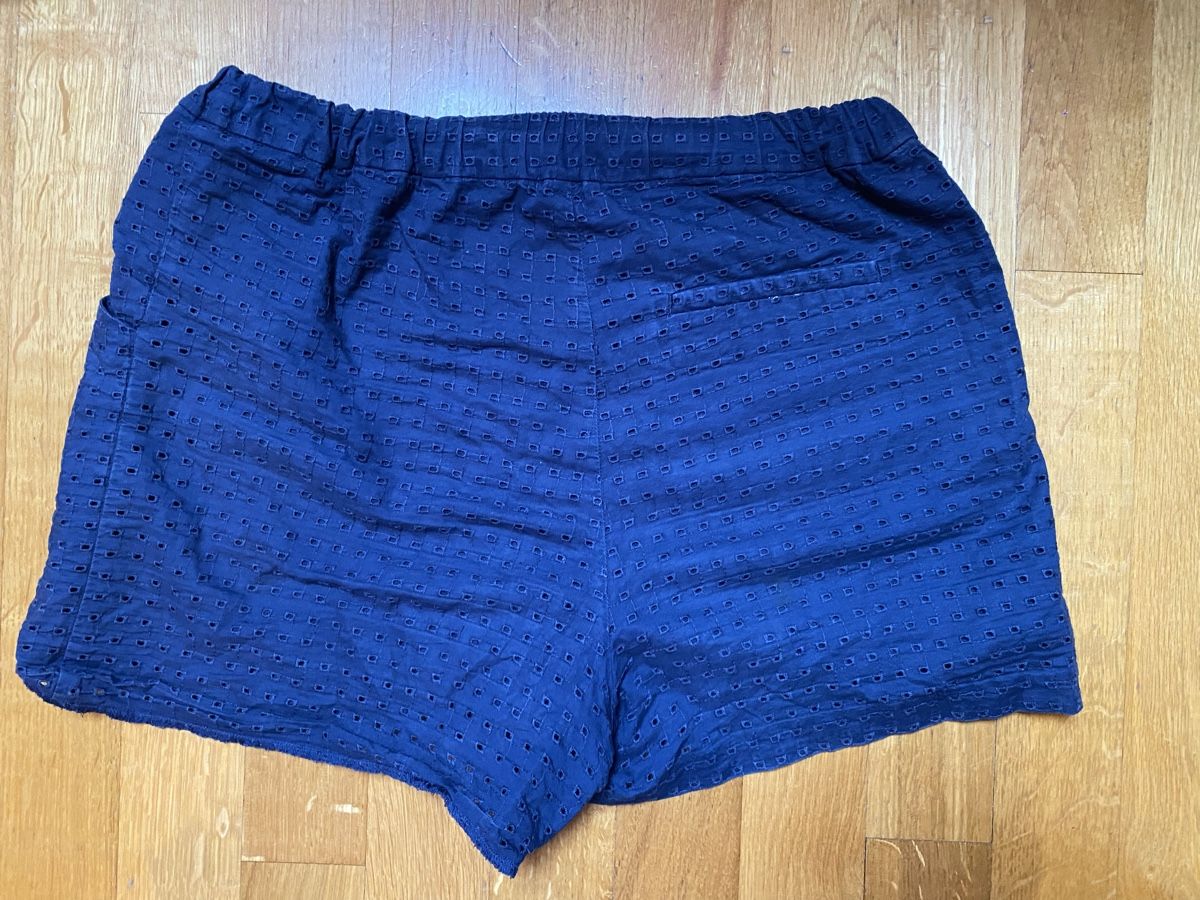 Pantaloni: Short Uniklo taille M bleu marine – Usato da Epagny venduto da nie_n5yb 1