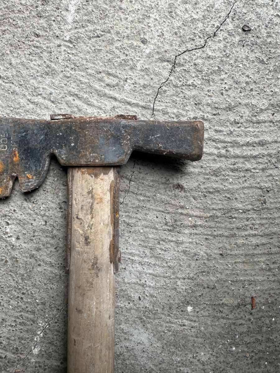 Tutti gli attrezzi: Antikes Werkzeug; Hammer oder Beil oder beides – Usato da Frauenfeld venduto da aluma14 6