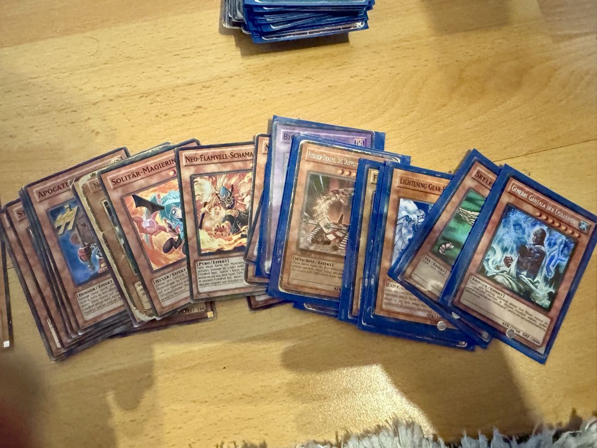 Yugioh Carte collezionabili: Yu-Gi-Oh Sammlung | Ordner + Tin + ca. 400 Karten – Usato da Hinwil venduto da OctoGeek 2