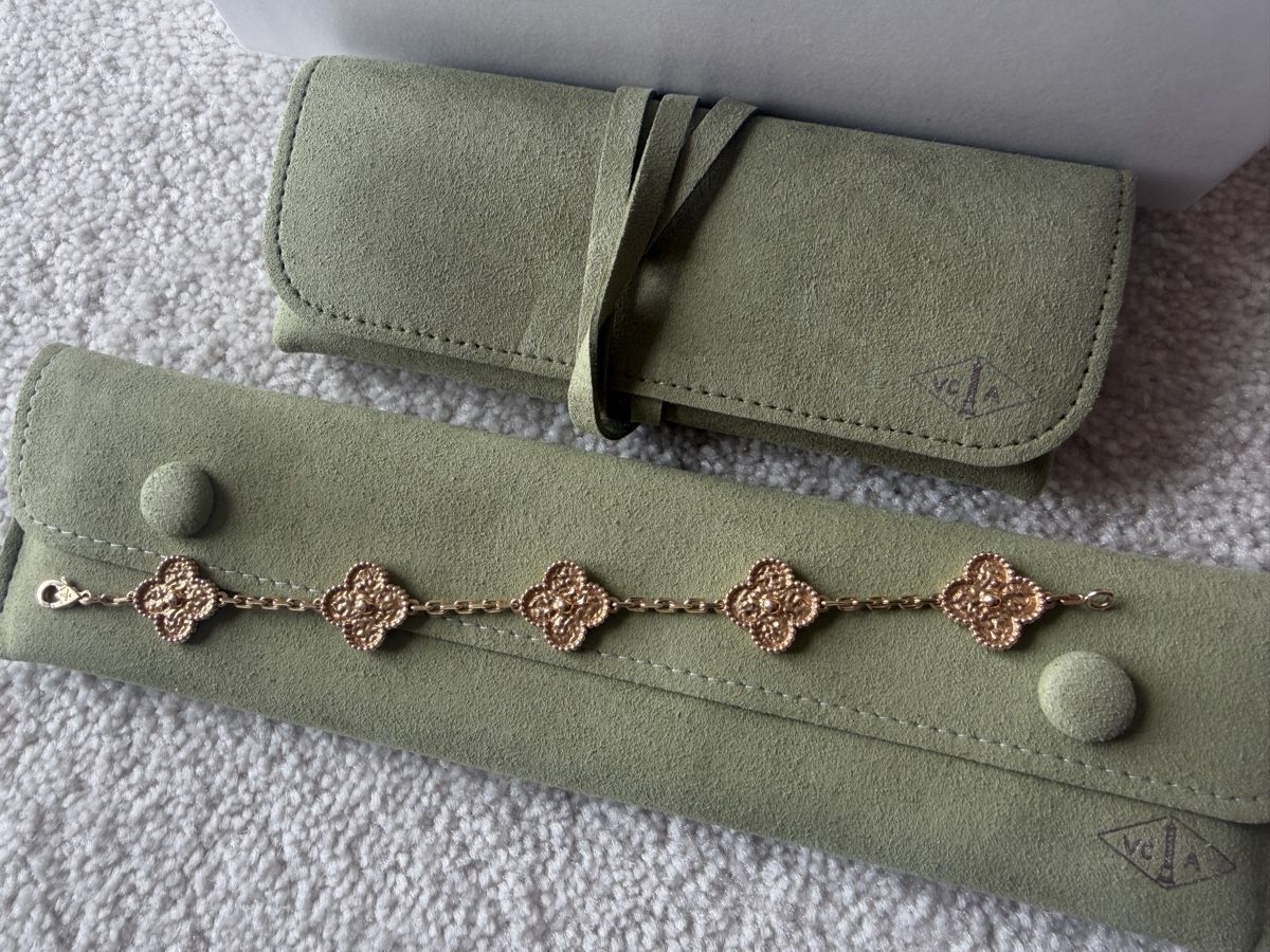 Van Cleef Bracciali & Braccialetti: Bracelet Van Cleef & Arpels, Alhambra, Or Jaune, Comme Neuf – Nuovo (secondo la descrizione) da Lausanne venduto da Stephaniesdressing 2