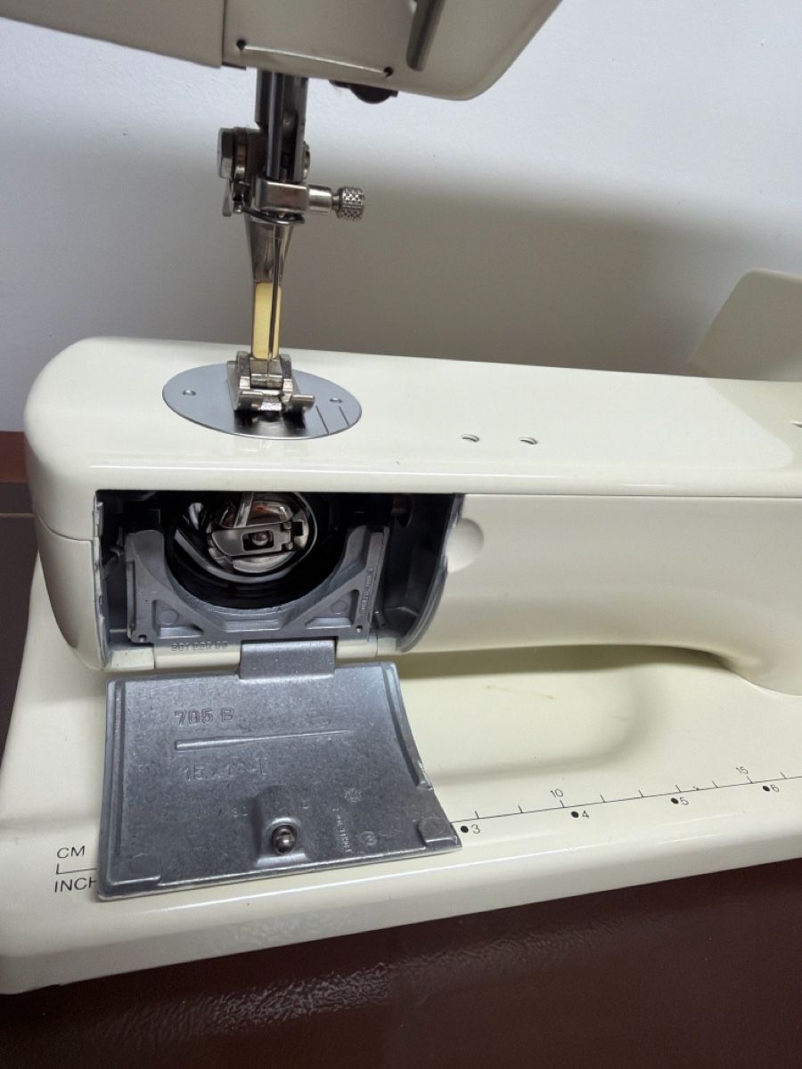 Bernina Macchine da cucire: Machine à coudre Bernina 801 Matic Electronic – Usato da Bôle venduto da K200C 5