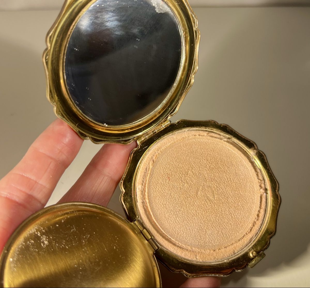 Make-up: Poudrier Vintage Stratton Doré Fabriqué en Angleterre – Usato da Genève venduto da DELIRBEADS 5