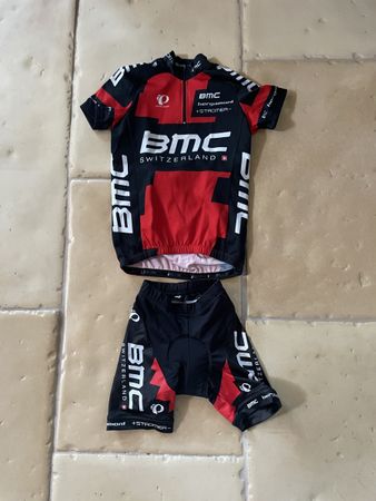 Ensemble cyclisme BMC enfant noir rouge taille 128
