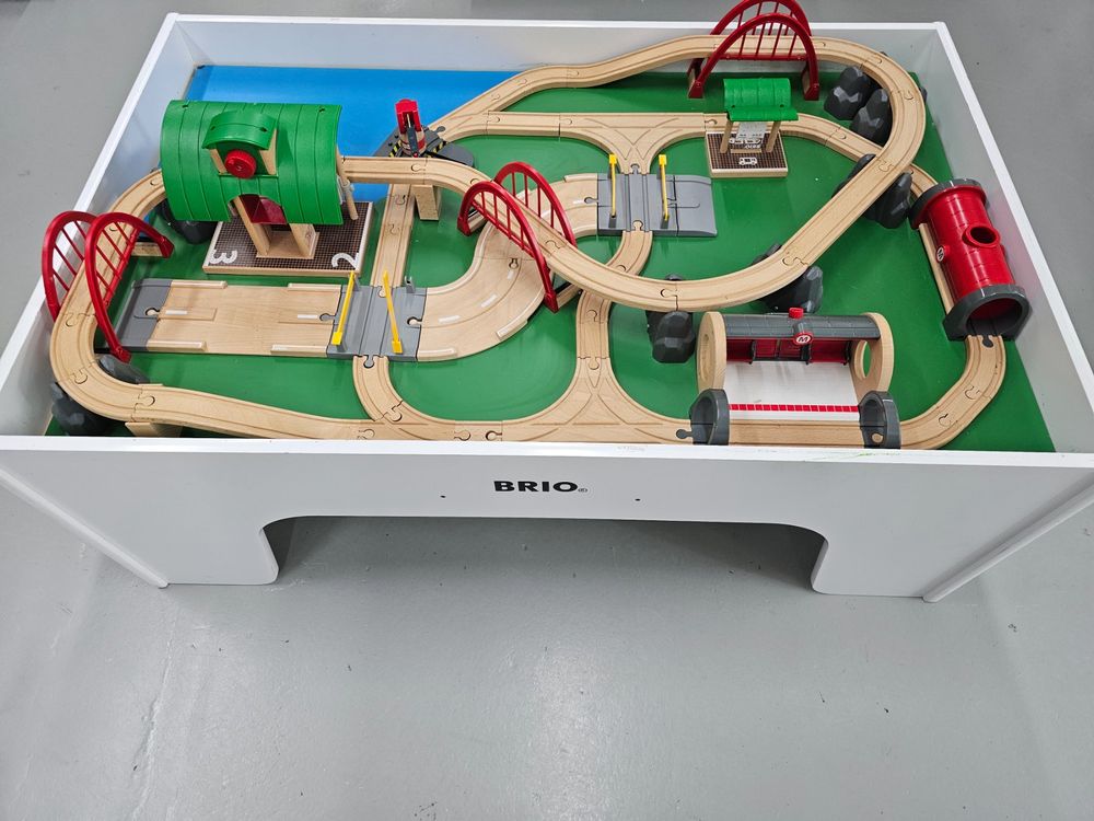 Brio Bahn Deluxe Railway auf Tisch Kaufen auf Ricardo