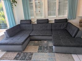 Grosszügige, bequeme, gepflegte Couch