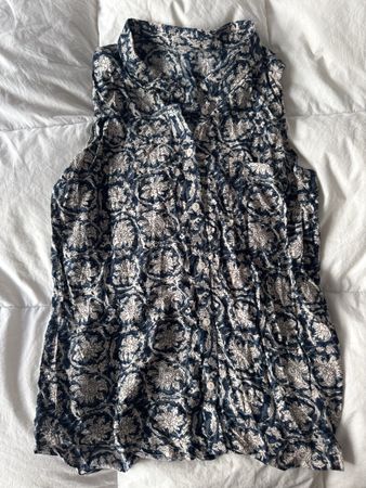 Chemisier sans manches bleu à motifs floraux état neuf