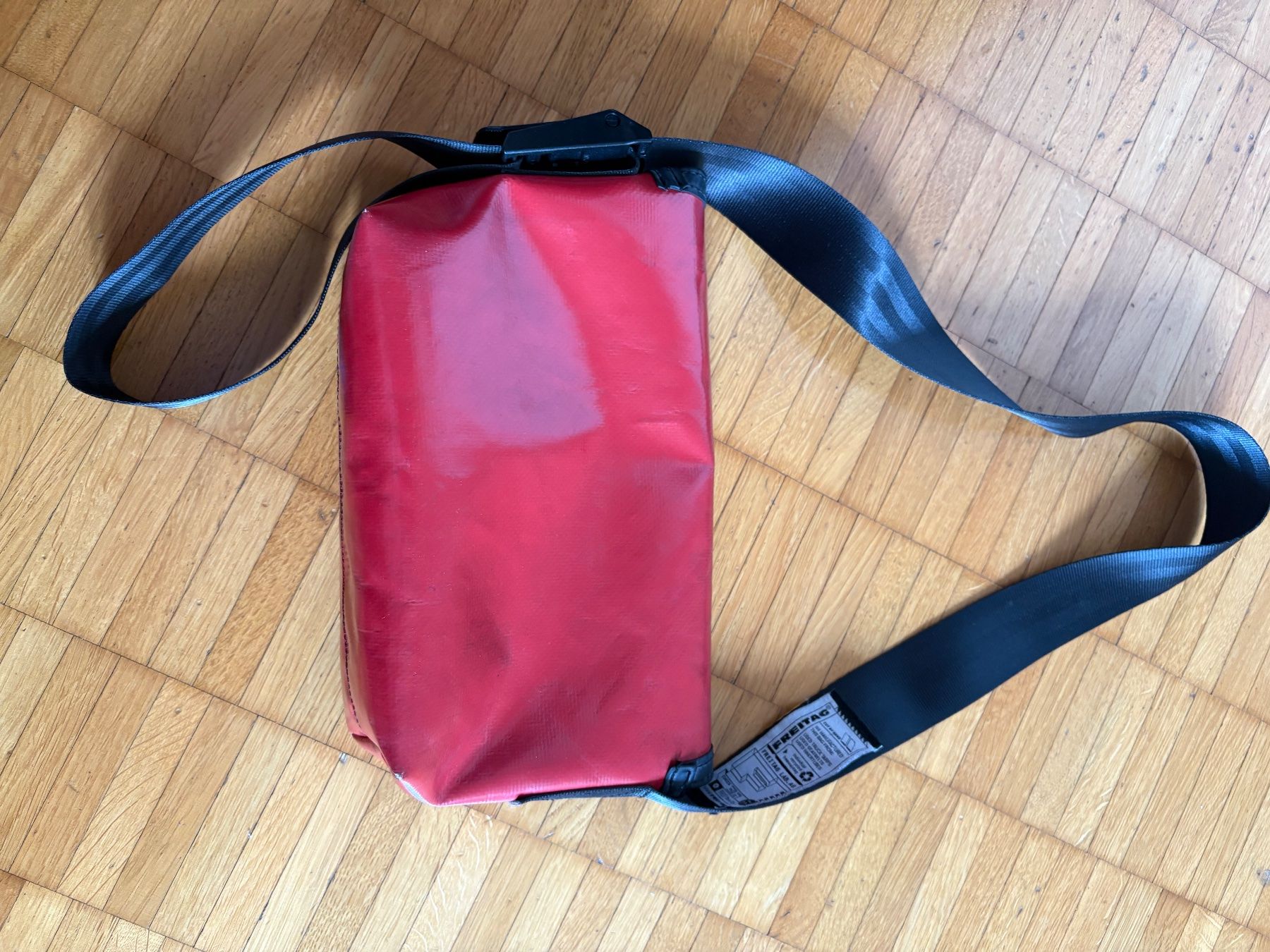 Freitag Taschen: Sac Freitag rouge – Gebraucht aus Bern von jps_8rbg 1