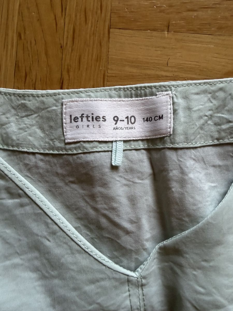 Lotti & Set di vestiti: Ein schönes Set Gr. 140 leichter Stoff  – Nuovo (secondo la descrizione) da Kilchberg ZH venduto da Von_dutch 4