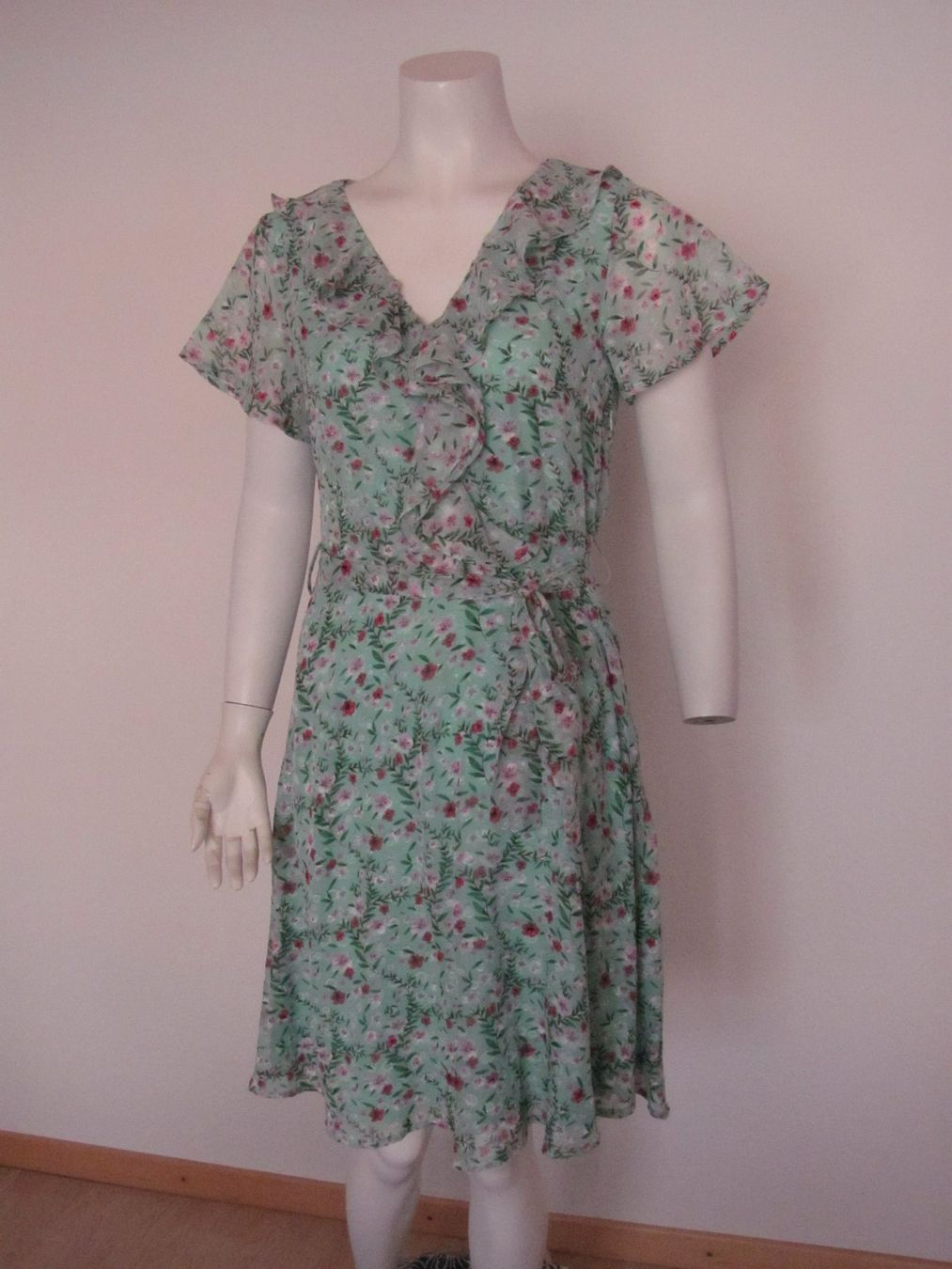 Vestiti: Smashed Lemon Kleid mit Blumenmuster, Gr. 36/S – Nuovo e nell'imballaggio originale da Gümligen venduto da Fantapanda