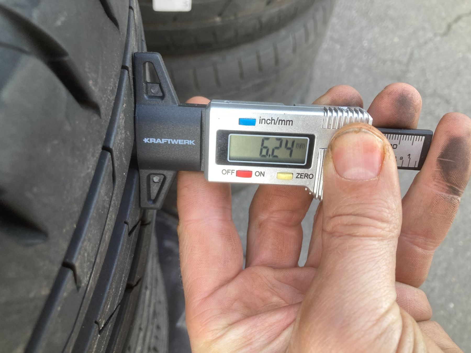 Seat Pneus & Kompletträder: Seat Alhambra Sommerräder  225/45R18 Continental / Pirelli – Gebraucht aus Cham von Cham6332 8