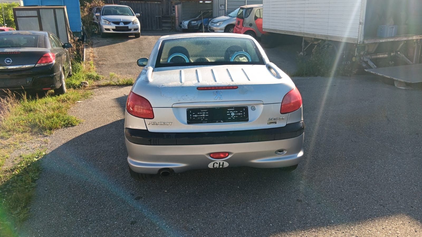 Peugeot Automobili: PEUGEOT 206 2.0 Cabrio – Usato da Rebstein venduto da TonyRasta-Autohandel 3