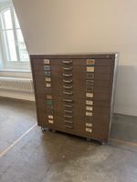 Meuble métallique à tiroir Vidmar