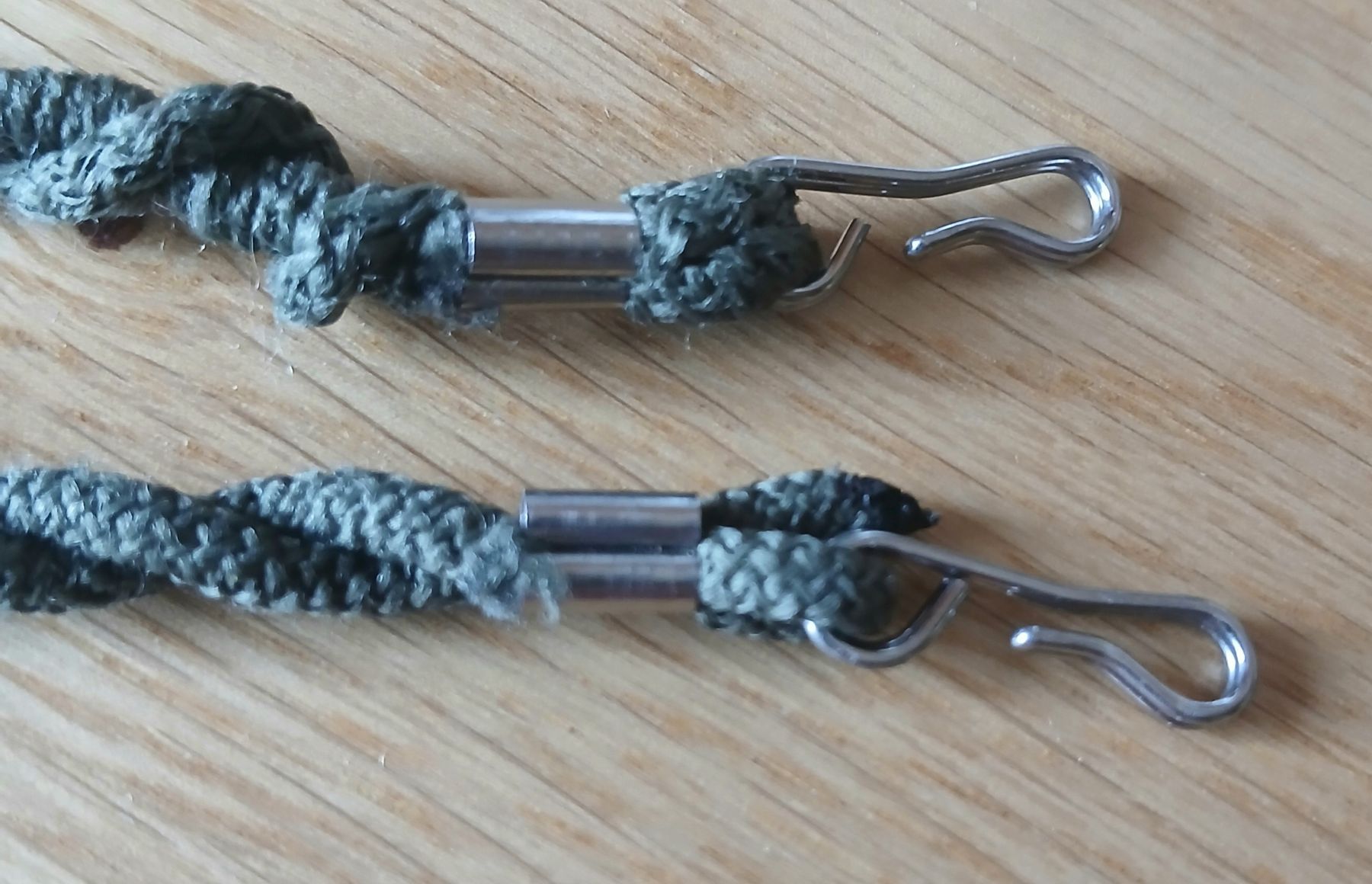 Schweizer Armee Uniformen: 2 élastiques de jambes - Armée Suisse  – Gebraucht aus Sciernes-d'Albeuve von Dojo004 1