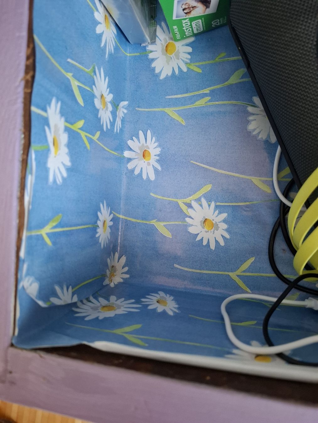 Cassettiere: Kommode lila Shabby Chic restauriert mit 4 Schubladen – Usato da Meisterschwanden venduto da l_madlen 1