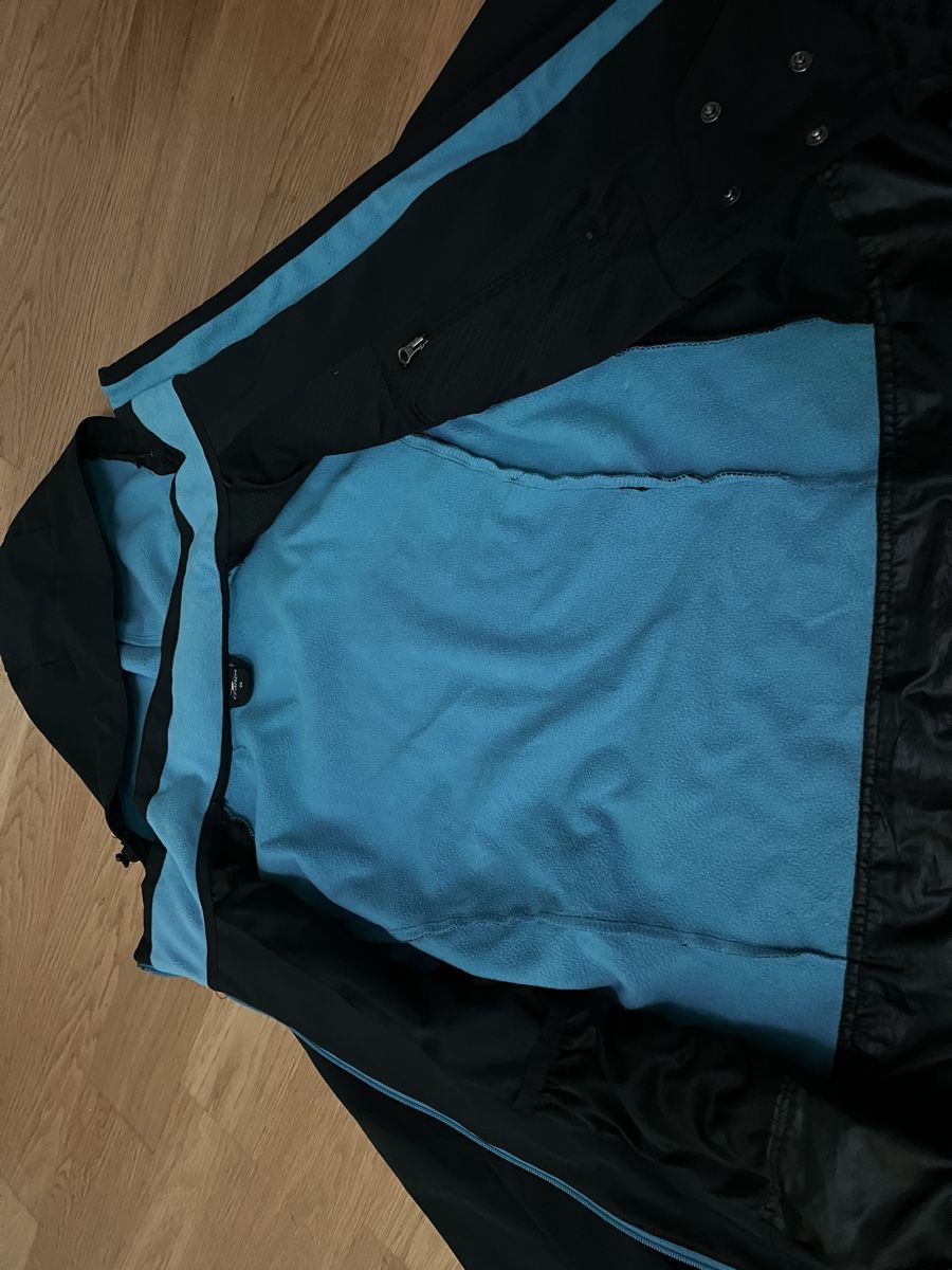 Giacche: Schwarze Softshell Jacke mit Kapuze, Gr. 38 – Usato da Zürich venduto da MariaSusanne 2