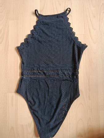 Body noir en dentelle col montant M neuf