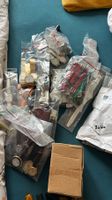 Konvolut Armbanduhren und Uhrenarmbänder Konvolut 42 stūck