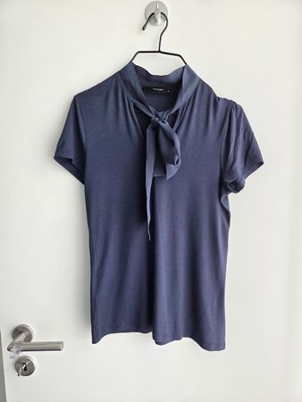 Schönes Shirt mit Schluppe Gr. XS