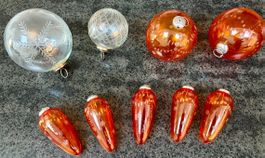Lot 9 boules de Noël en verre décorées.
