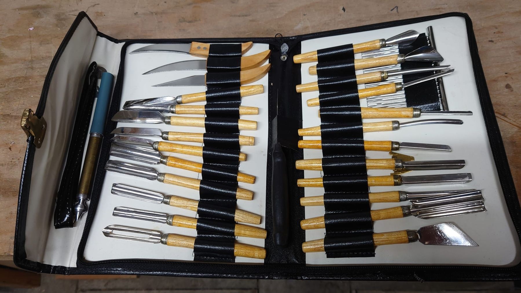 Coltelli: Gemüse/Obstschnitzwerkzeug 27 Teilig – Usato da Thun venduto da Brumchli