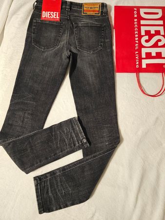 Brandneue Diesel Jeans Slandy W24 L32 – Mid Waist