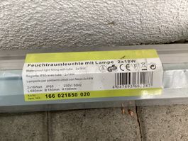Feuchtraumleuchte mit Lampe