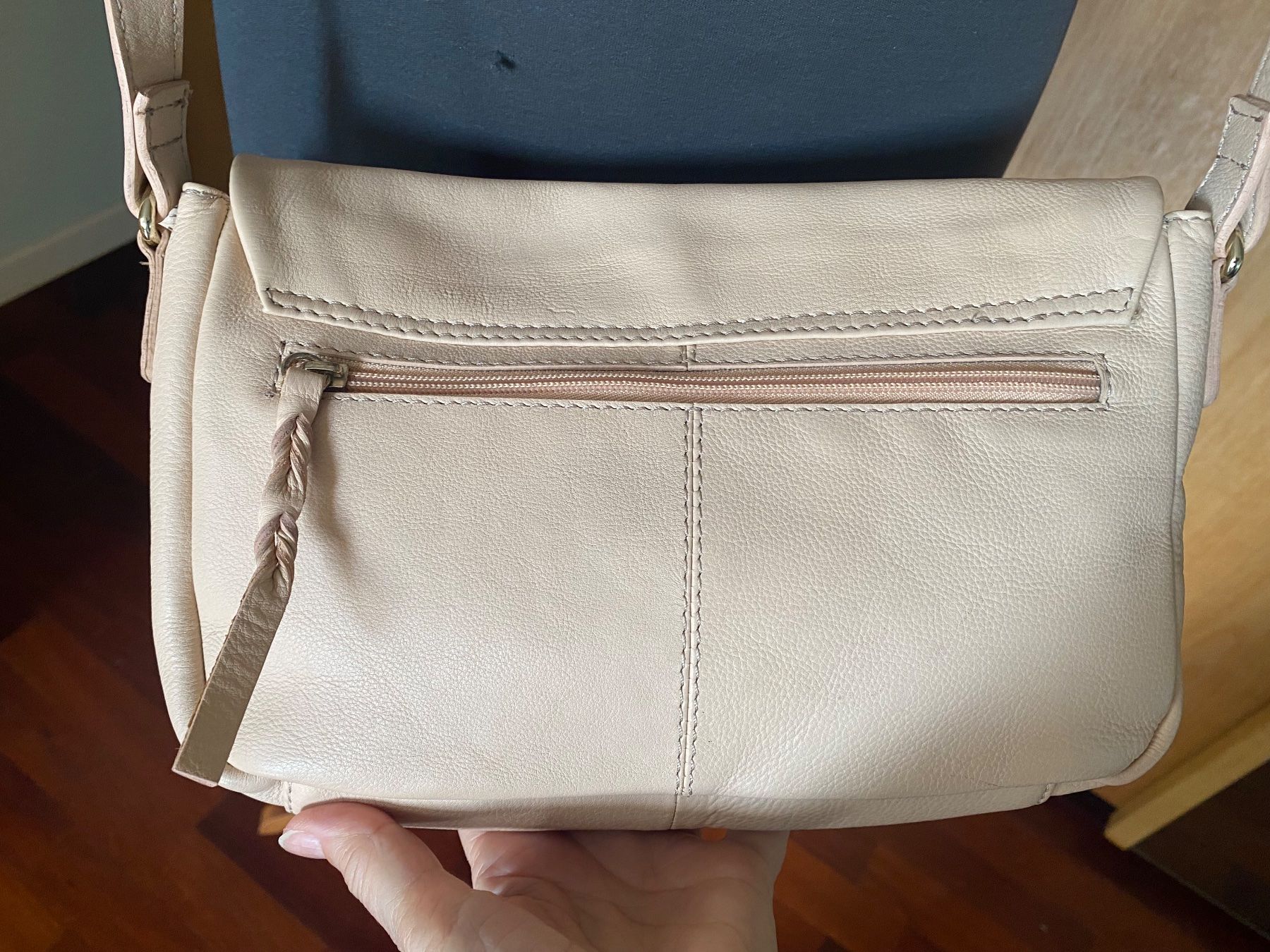 Maddison Borse da donna: MADDISON Premium Umhängetasche – Usato da Besazio venduto da BagCycle 6