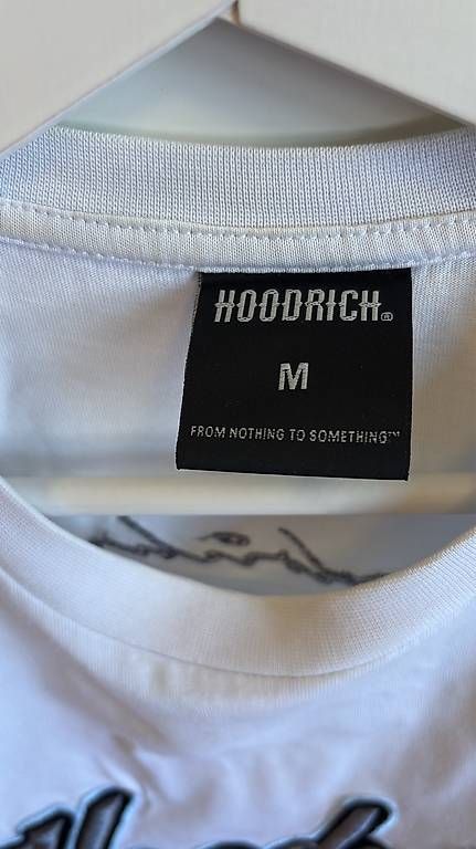 T-shirt: Maglietta Hoodrich  – Usato da Riva San Vitale venduto da ame_rtg5 1