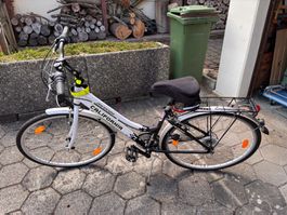 Gut erhaltenes Damenfahrrad