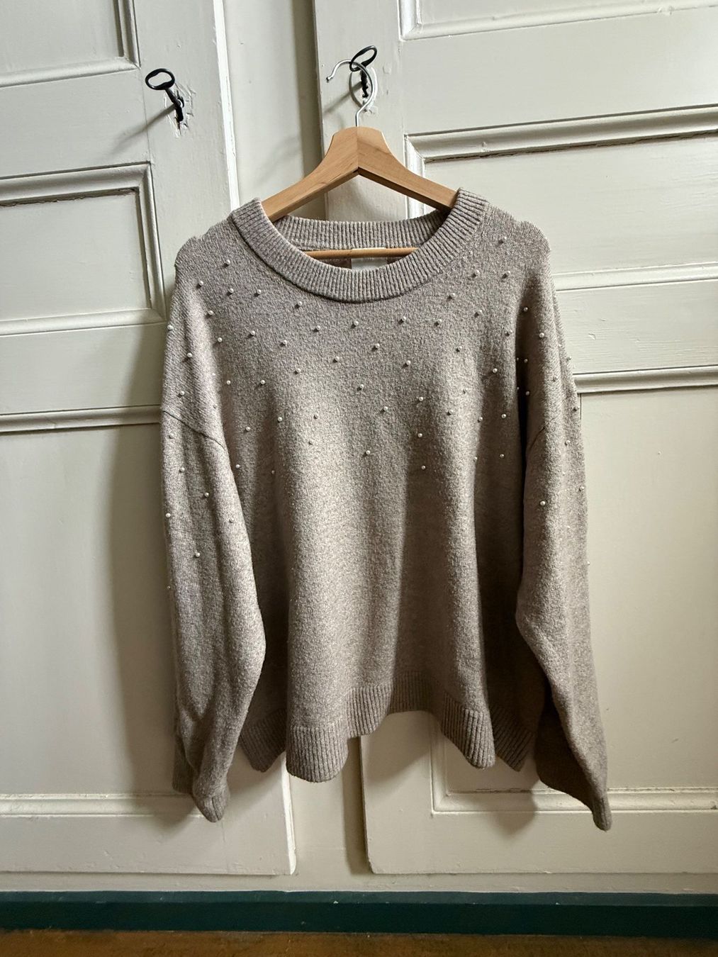 H&M Maglioni & Felpe: Pull confortable H&M, orné de perles élégantes, XL – Nuovo (secondo la descrizione) da Erlach venduto da migdep985