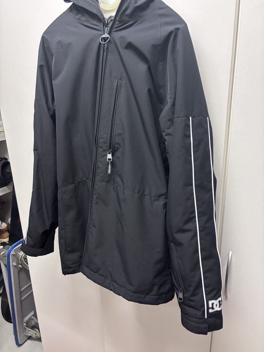 DC shoes Jacken: DC Snowboard Jacke – Gebraucht aus Oberkirch LU von mri_8qpz