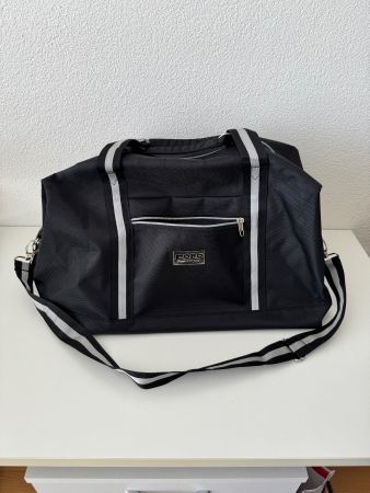 Schwarze Reisetasche/Sporttasche