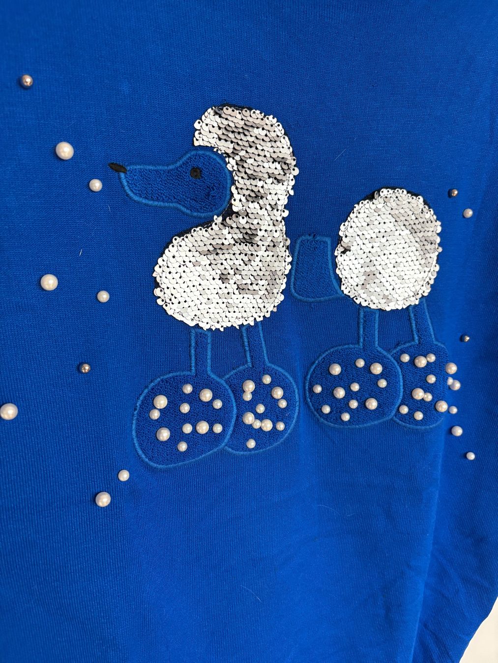 Maglioni & Felpe: Pull bleu électrique avec motif caniche à sequins – Usato da Lausanne venduto da milou201619 1