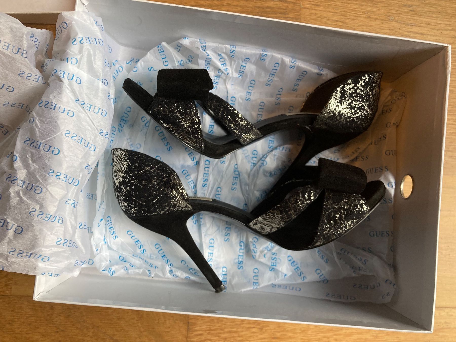 Guess Scarpe da donna: Guess Sandals 37 – Usato da Luzern venduto da AM2nd 2