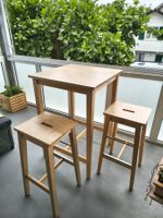 Hochtisch mit 2 Hockern auf Holz