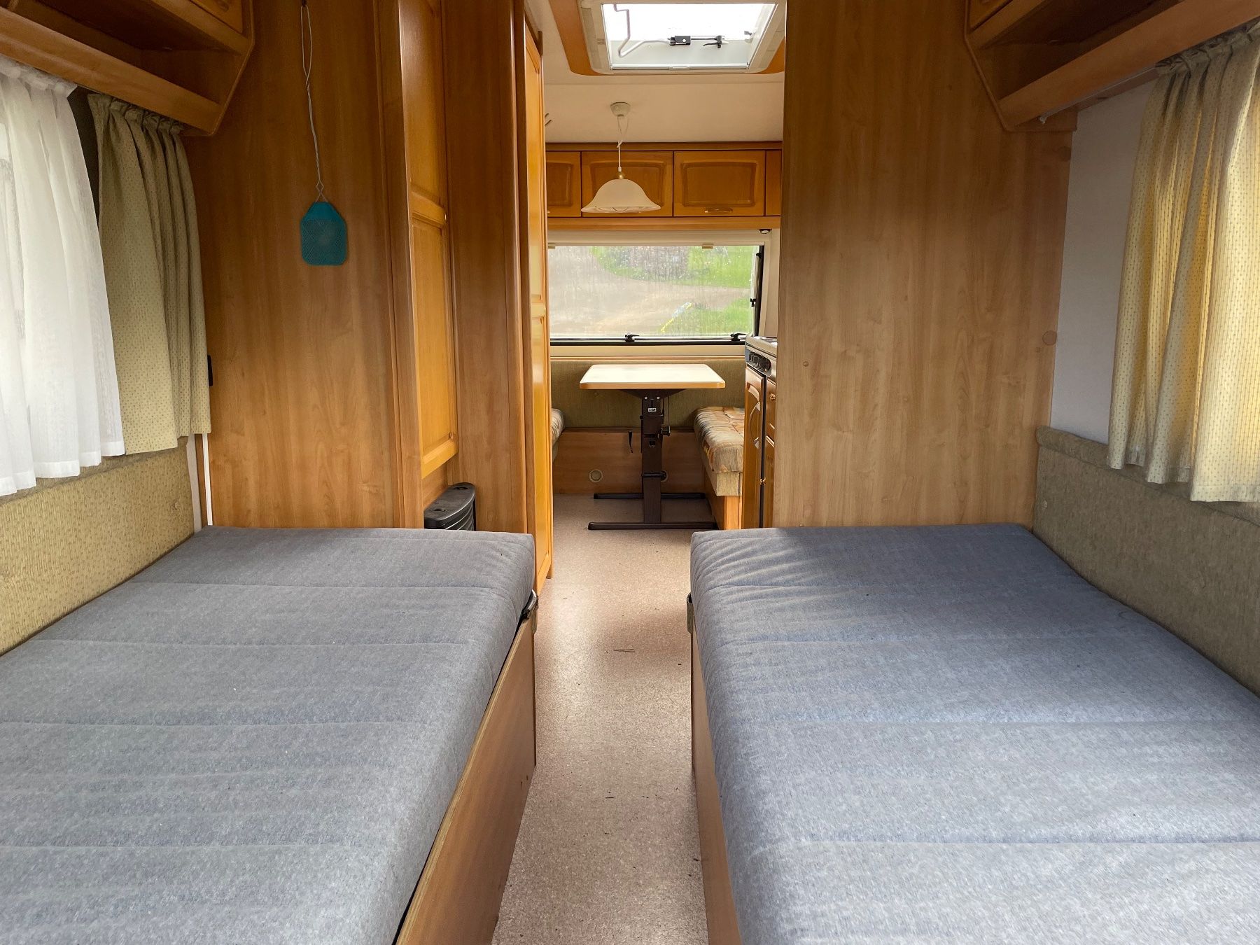 Rimorchi: Wohnwagen Knaus Azur 490 – Usato da Bäretswil venduto da 880alfred 2