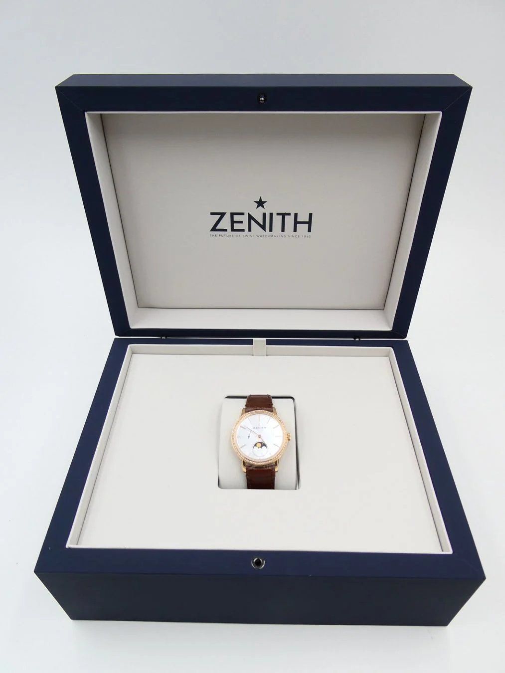 Zenith Orologi: Zenith Elite Moonphase 18k Gold – Nuovo e nell'imballaggio originale da Thalwil venduto da LeCh1ffre 2