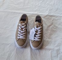 Lacoste Baskets beiges, taille 34.5, neuf avec étiquette