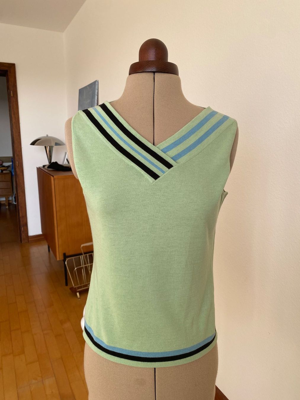 Top: Top sans manches Eric Bompard taille S coton et cachemire – Usato da Basel venduto da Maria-Alexa 1
