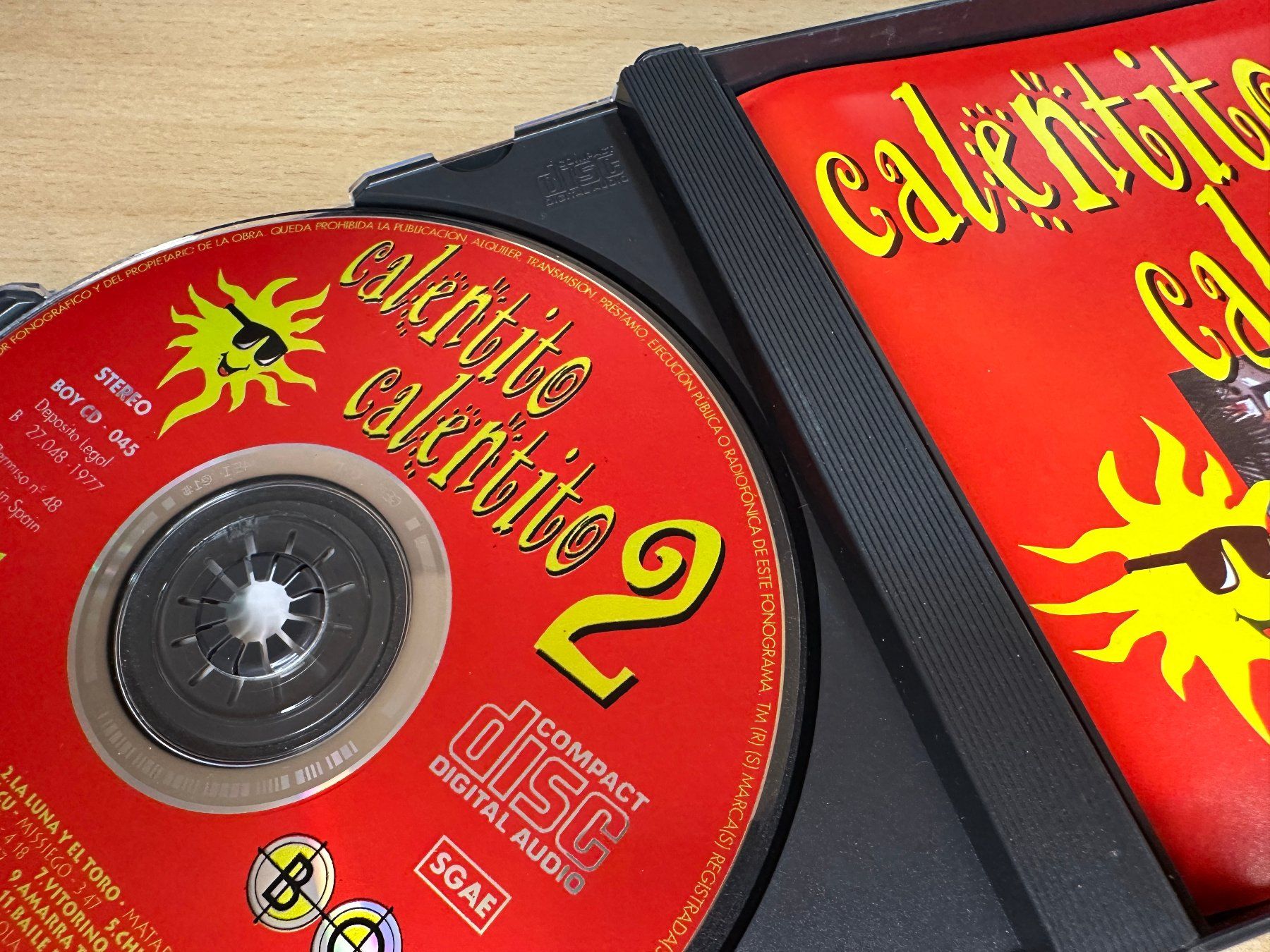 CD: Various – Calentito Calentito 2 - 3 CD – Usato da Rikon im Tösstal venduto da Alpenmutz 2