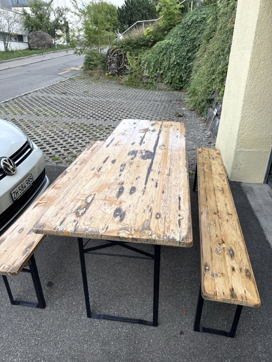 Set di tavolo e panche: Festbangarnitur 70cm breit – Usato da Effretikon venduto da ahus 5