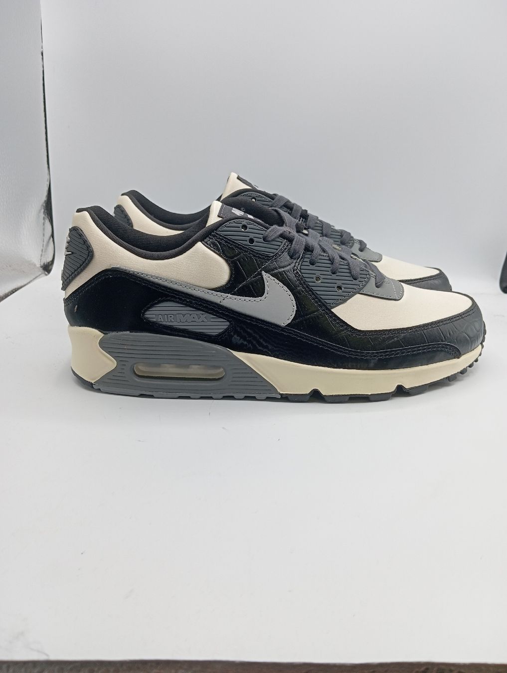 Nike Herrenschuhe: Nike Air Max 90 (EU44) – Neu und originalverpackt aus Schaffhausen von outlez